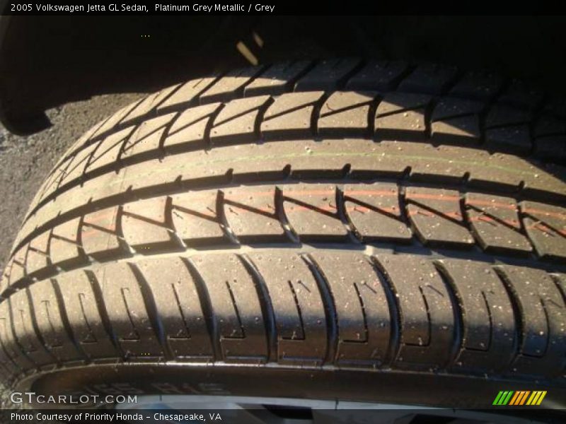 Platinum Grey Metallic / Grey 2005 Volkswagen Jetta GL Sedan