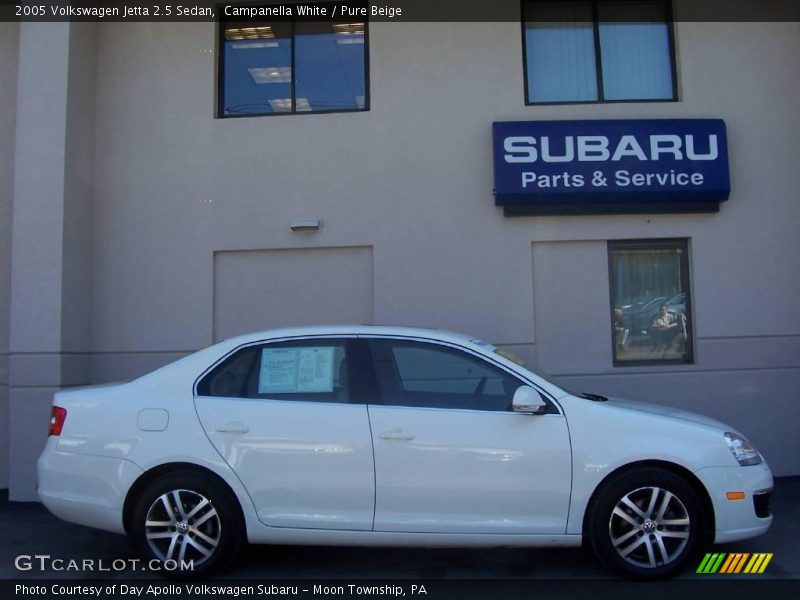 Campanella White / Pure Beige 2005 Volkswagen Jetta 2.5 Sedan