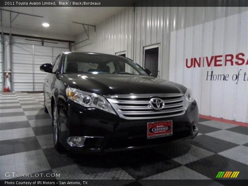 Black / Black/Bordeaux 2011 Toyota Avalon Limited