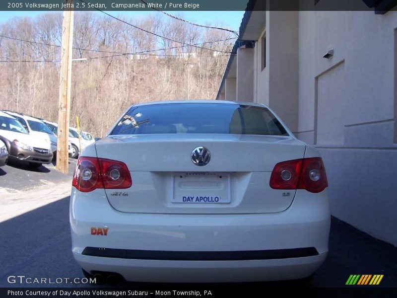 Campanella White / Pure Beige 2005 Volkswagen Jetta 2.5 Sedan