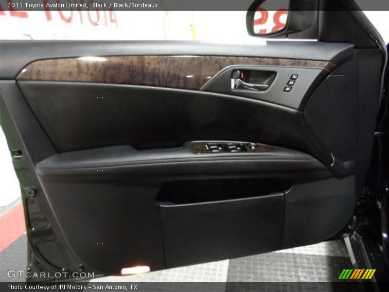 Black / Black/Bordeaux 2011 Toyota Avalon Limited