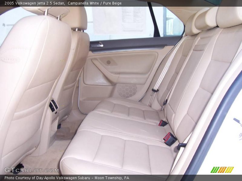 Campanella White / Pure Beige 2005 Volkswagen Jetta 2.5 Sedan