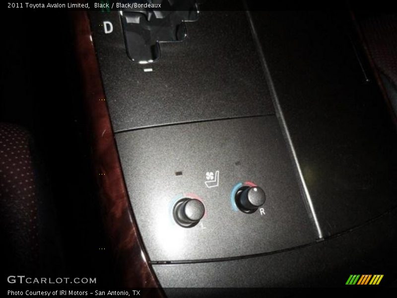 Black / Black/Bordeaux 2011 Toyota Avalon Limited