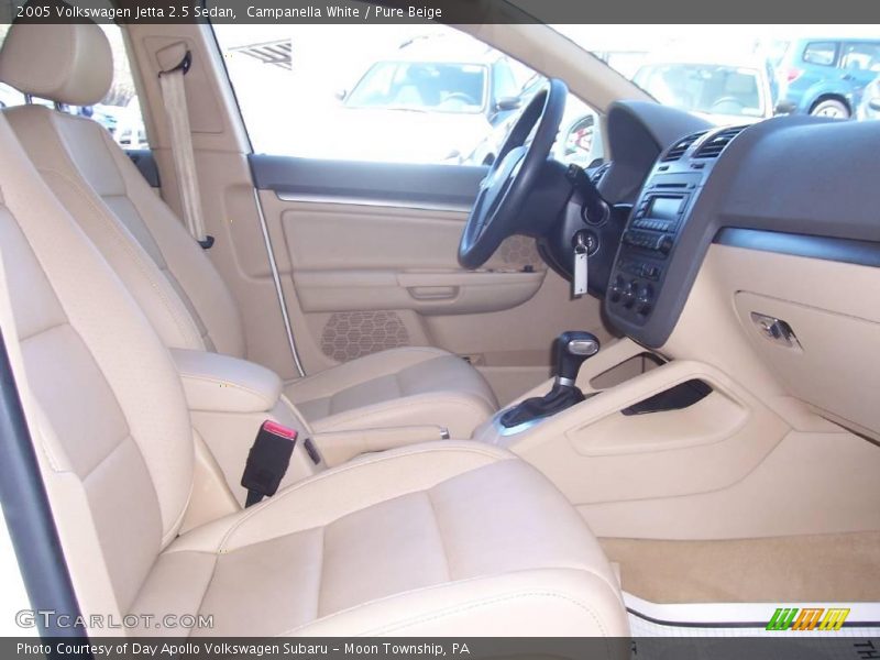 Campanella White / Pure Beige 2005 Volkswagen Jetta 2.5 Sedan