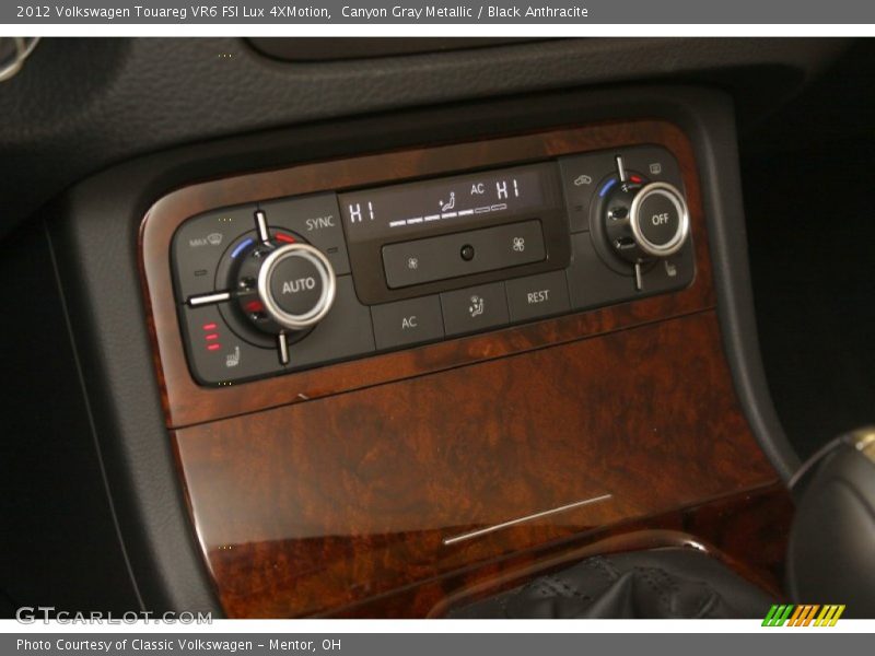 Canyon Gray Metallic / Black Anthracite 2012 Volkswagen Touareg VR6 FSI Lux 4XMotion