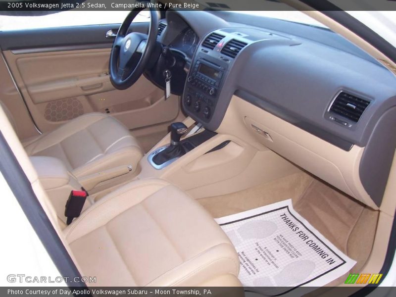 Campanella White / Pure Beige 2005 Volkswagen Jetta 2.5 Sedan
