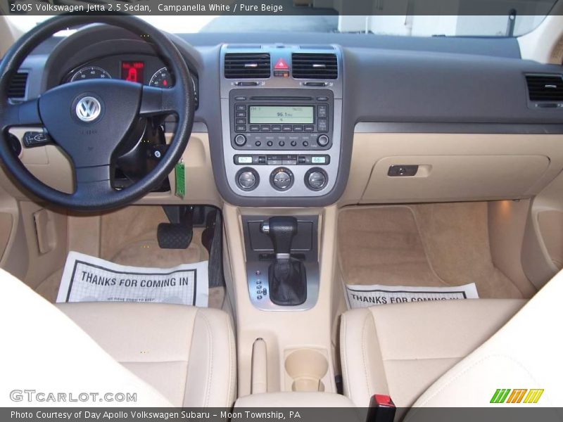 Campanella White / Pure Beige 2005 Volkswagen Jetta 2.5 Sedan