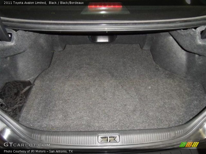 Black / Black/Bordeaux 2011 Toyota Avalon Limited