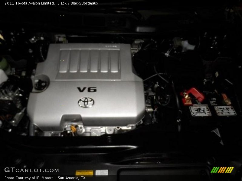 Black / Black/Bordeaux 2011 Toyota Avalon Limited