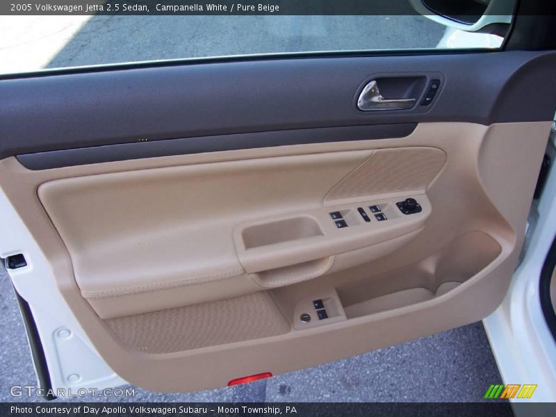Campanella White / Pure Beige 2005 Volkswagen Jetta 2.5 Sedan