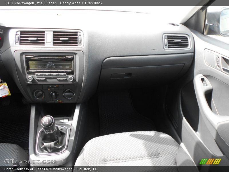 Candy White / Titan Black 2013 Volkswagen Jetta S Sedan