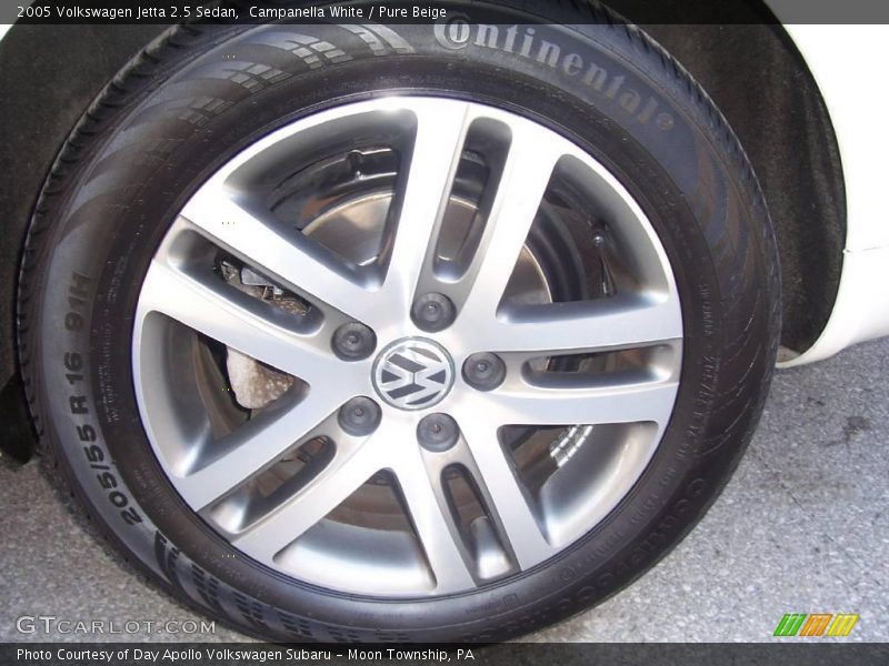 Campanella White / Pure Beige 2005 Volkswagen Jetta 2.5 Sedan