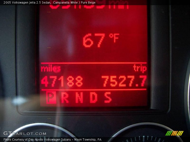 Campanella White / Pure Beige 2005 Volkswagen Jetta 2.5 Sedan