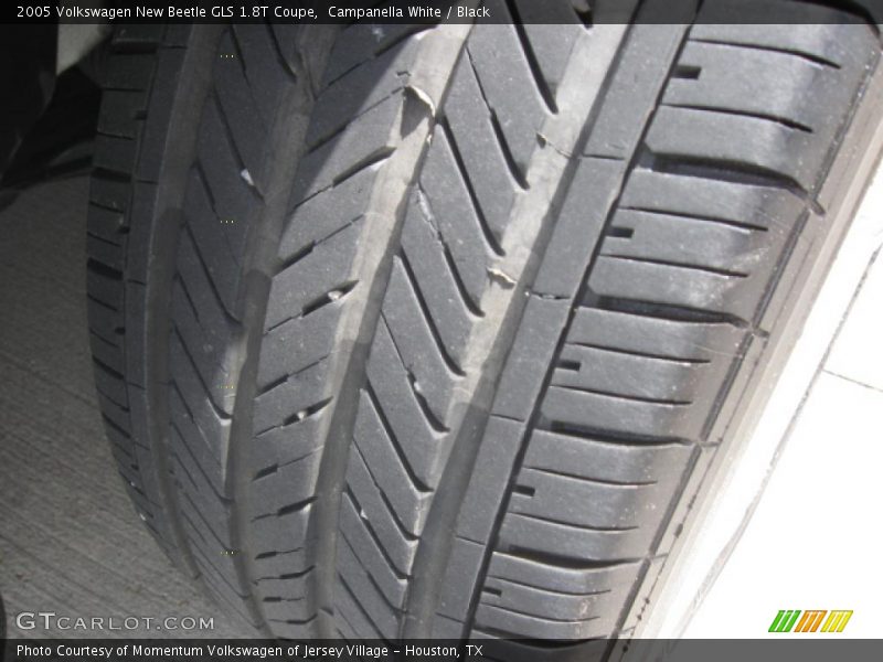 Campanella White / Black 2005 Volkswagen New Beetle GLS 1.8T Coupe