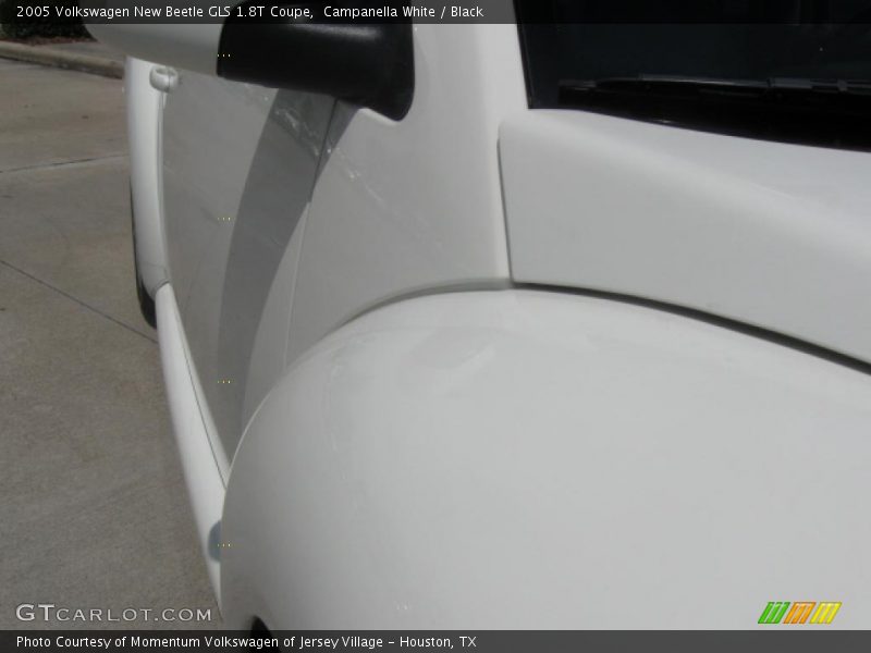 Campanella White / Black 2005 Volkswagen New Beetle GLS 1.8T Coupe