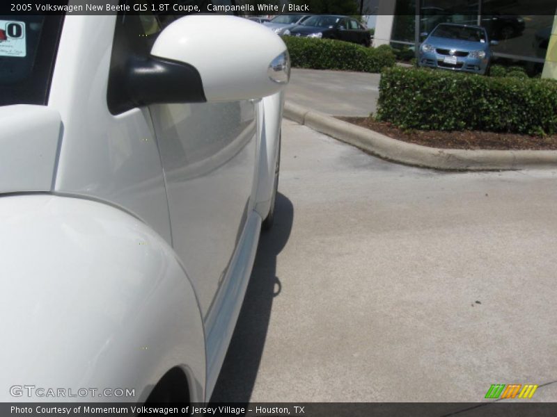 Campanella White / Black 2005 Volkswagen New Beetle GLS 1.8T Coupe