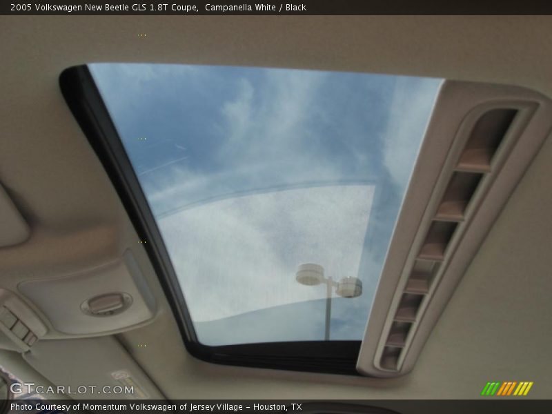Campanella White / Black 2005 Volkswagen New Beetle GLS 1.8T Coupe