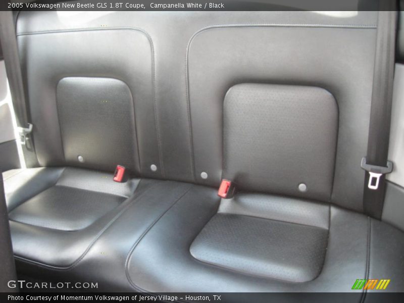 Campanella White / Black 2005 Volkswagen New Beetle GLS 1.8T Coupe