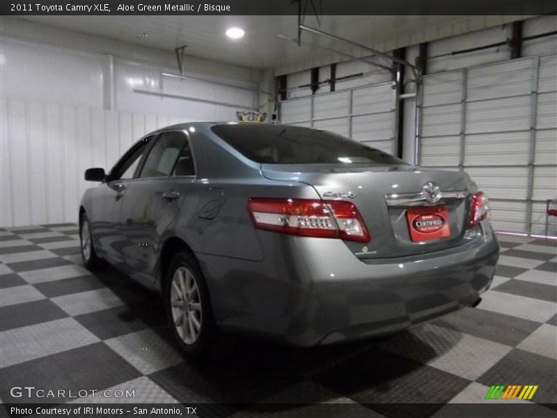Aloe Green Metallic / Bisque 2011 Toyota Camry XLE