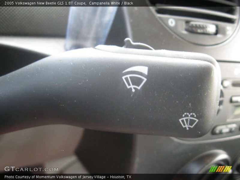 Campanella White / Black 2005 Volkswagen New Beetle GLS 1.8T Coupe