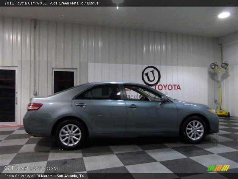 Aloe Green Metallic / Bisque 2011 Toyota Camry XLE