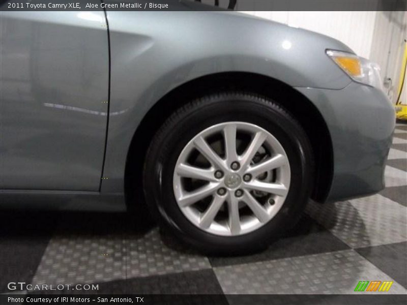 Aloe Green Metallic / Bisque 2011 Toyota Camry XLE