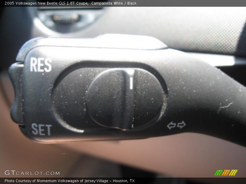 Campanella White / Black 2005 Volkswagen New Beetle GLS 1.8T Coupe
