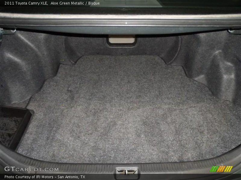 Aloe Green Metallic / Bisque 2011 Toyota Camry XLE