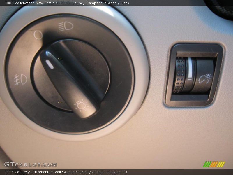 Campanella White / Black 2005 Volkswagen New Beetle GLS 1.8T Coupe