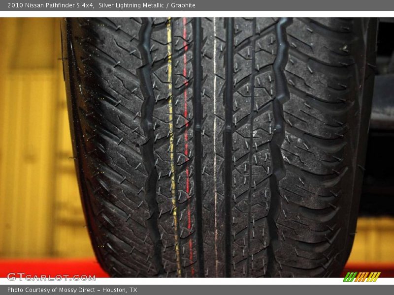 Silver Lightning Metallic / Graphite 2010 Nissan Pathfinder S 4x4
