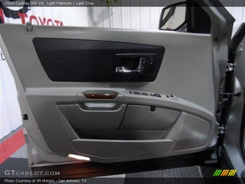 Light Platinum / Light Gray 2006 Cadillac SRX V8