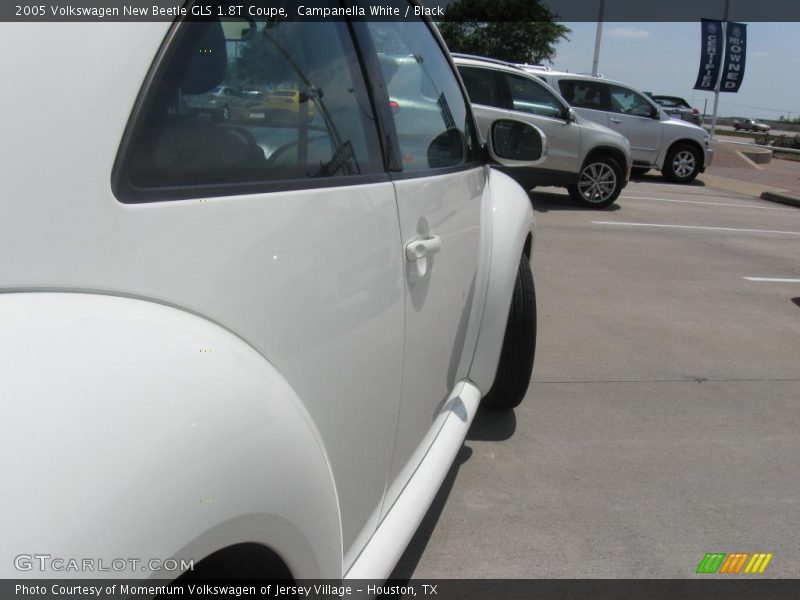 Campanella White / Black 2005 Volkswagen New Beetle GLS 1.8T Coupe