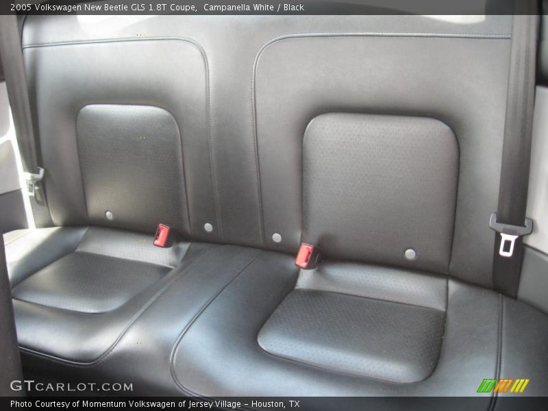Campanella White / Black 2005 Volkswagen New Beetle GLS 1.8T Coupe