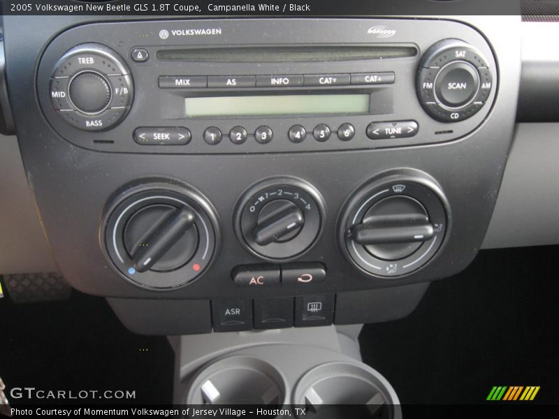 Campanella White / Black 2005 Volkswagen New Beetle GLS 1.8T Coupe