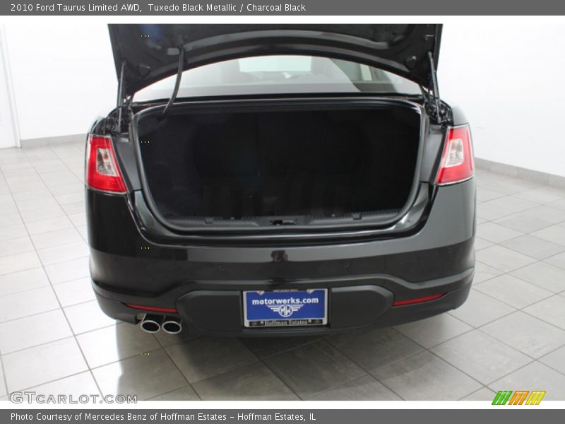 Tuxedo Black Metallic / Charcoal Black 2010 Ford Taurus Limited AWD