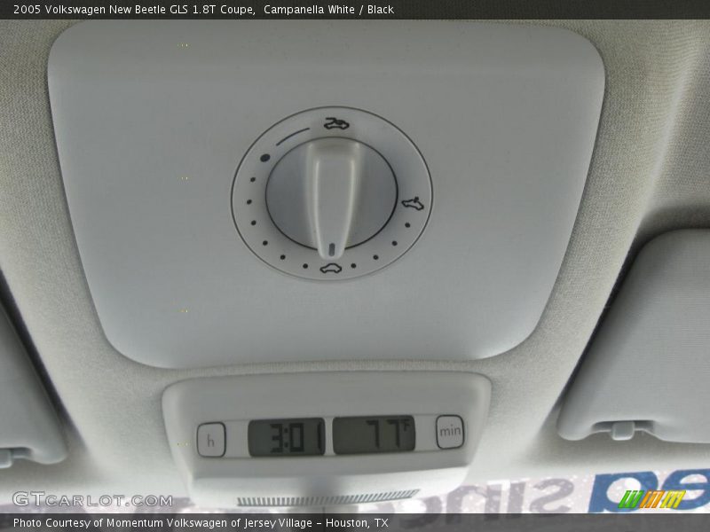 Campanella White / Black 2005 Volkswagen New Beetle GLS 1.8T Coupe
