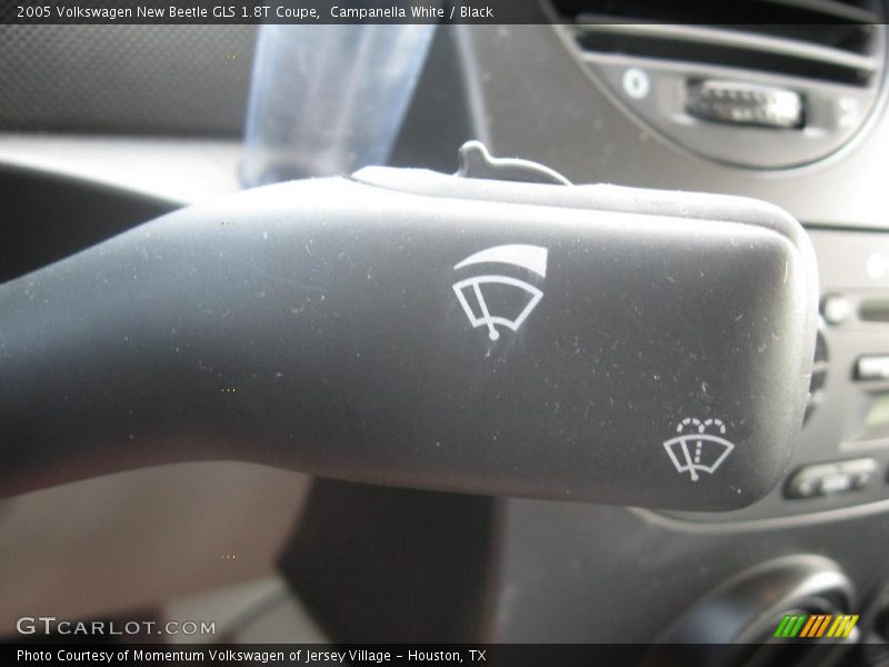 Campanella White / Black 2005 Volkswagen New Beetle GLS 1.8T Coupe