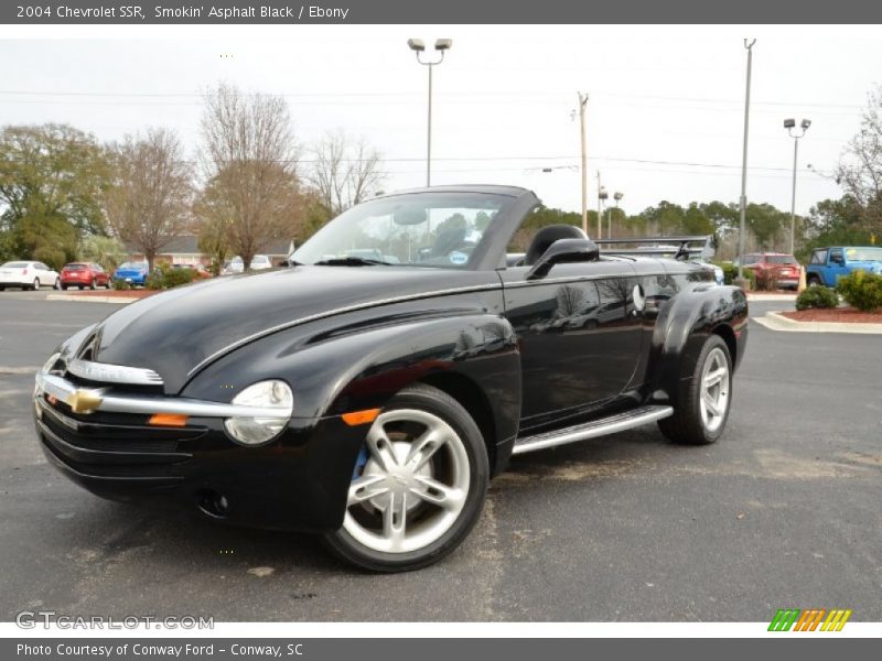 Front 3/4 View of 2004 SSR 