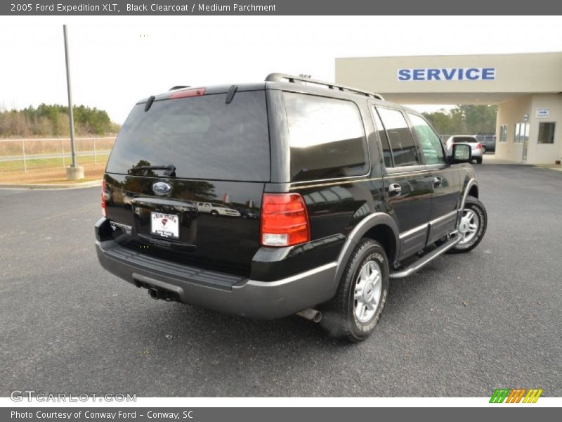 Black Clearcoat / Medium Parchment 2005 Ford Expedition XLT