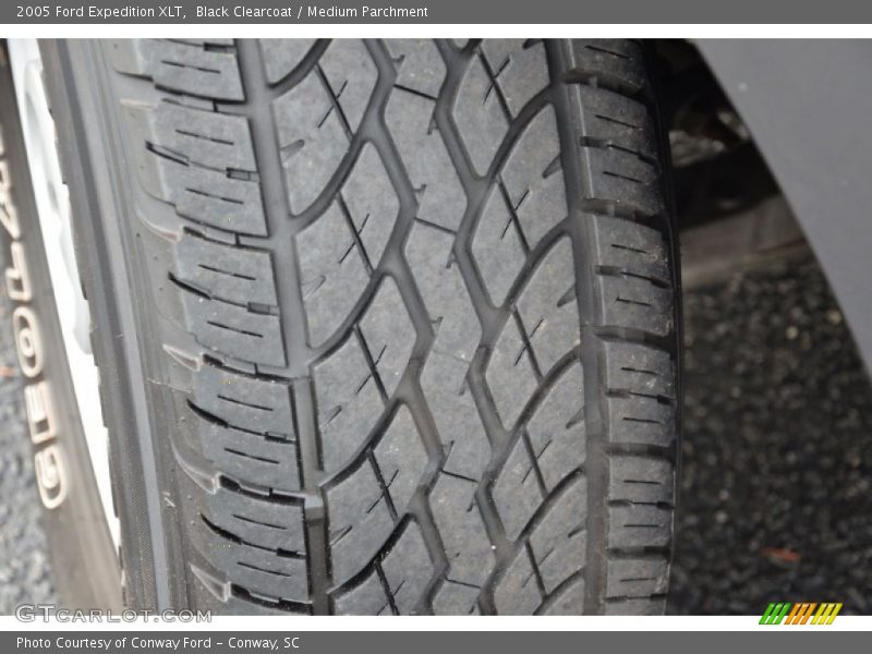 Black Clearcoat / Medium Parchment 2005 Ford Expedition XLT