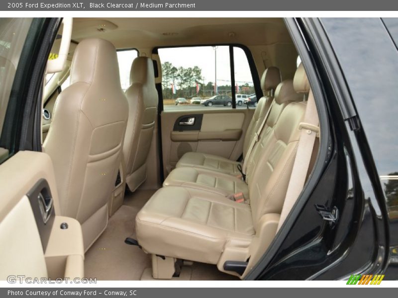 Black Clearcoat / Medium Parchment 2005 Ford Expedition XLT