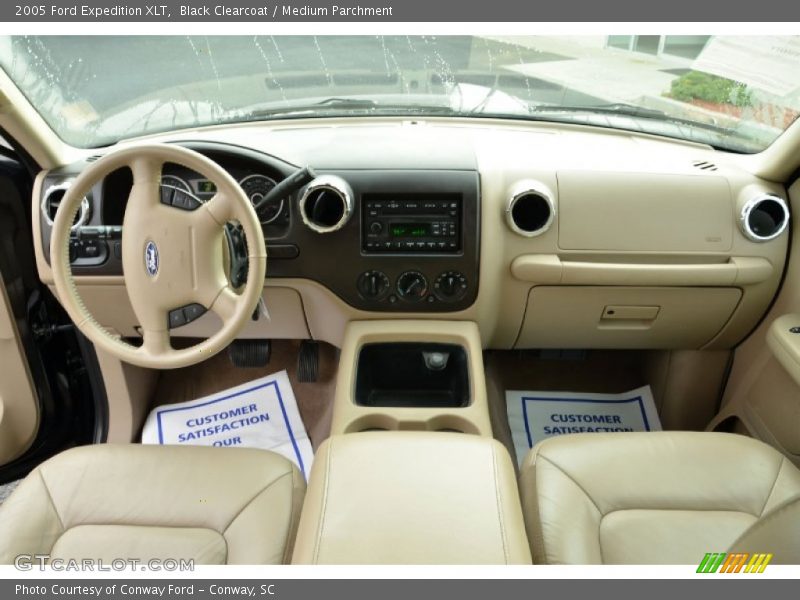 Black Clearcoat / Medium Parchment 2005 Ford Expedition XLT