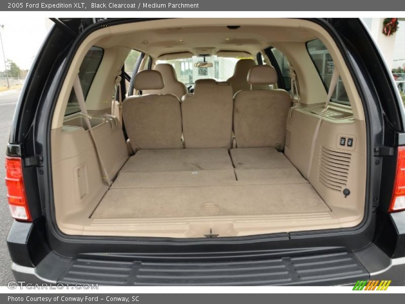 Black Clearcoat / Medium Parchment 2005 Ford Expedition XLT