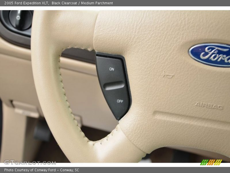 Black Clearcoat / Medium Parchment 2005 Ford Expedition XLT