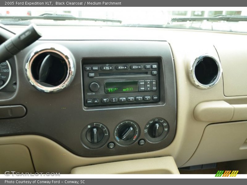 Black Clearcoat / Medium Parchment 2005 Ford Expedition XLT