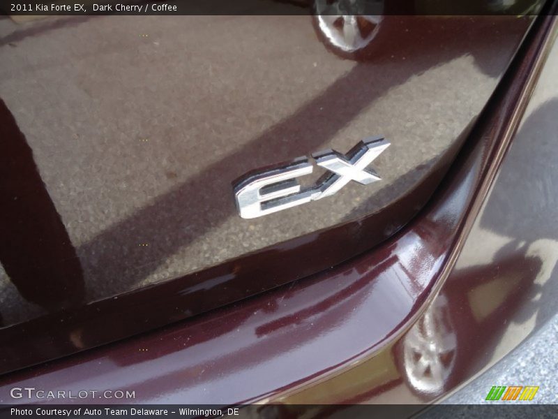 Dark Cherry / Coffee 2011 Kia Forte EX