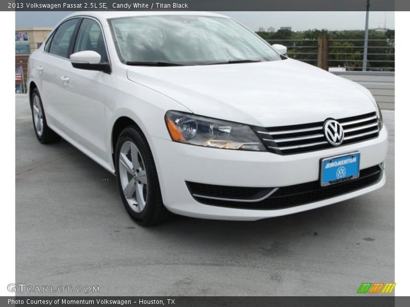 Candy White / Titan Black 2013 Volkswagen Passat 2.5L SE
