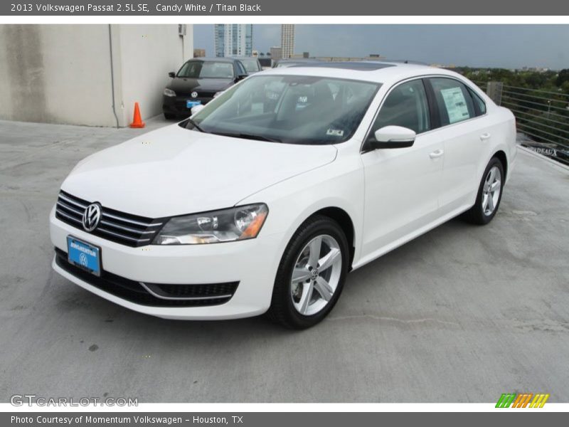 Candy White / Titan Black 2013 Volkswagen Passat 2.5L SE