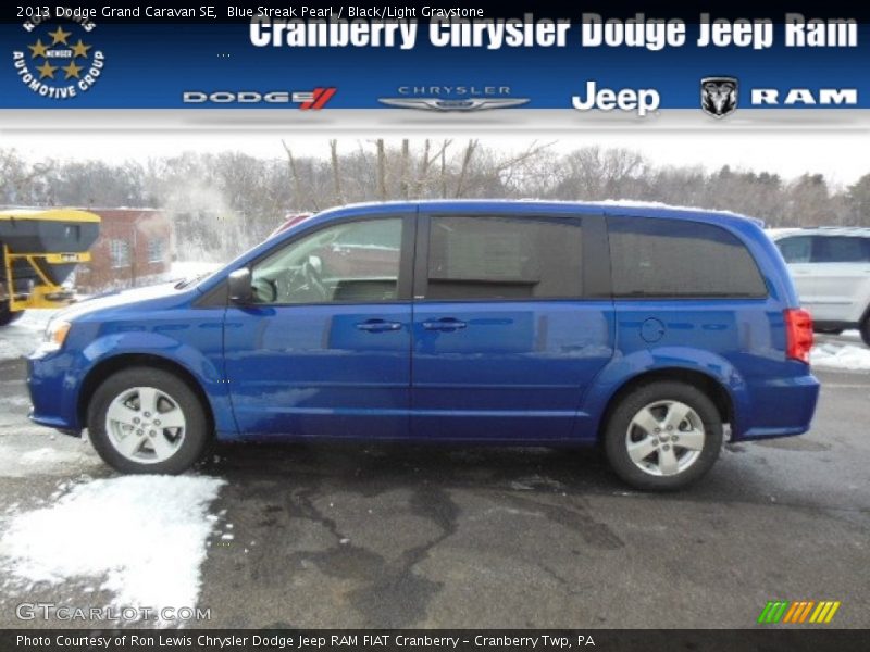 Blue Streak Pearl / Black/Light Graystone 2013 Dodge Grand Caravan SE