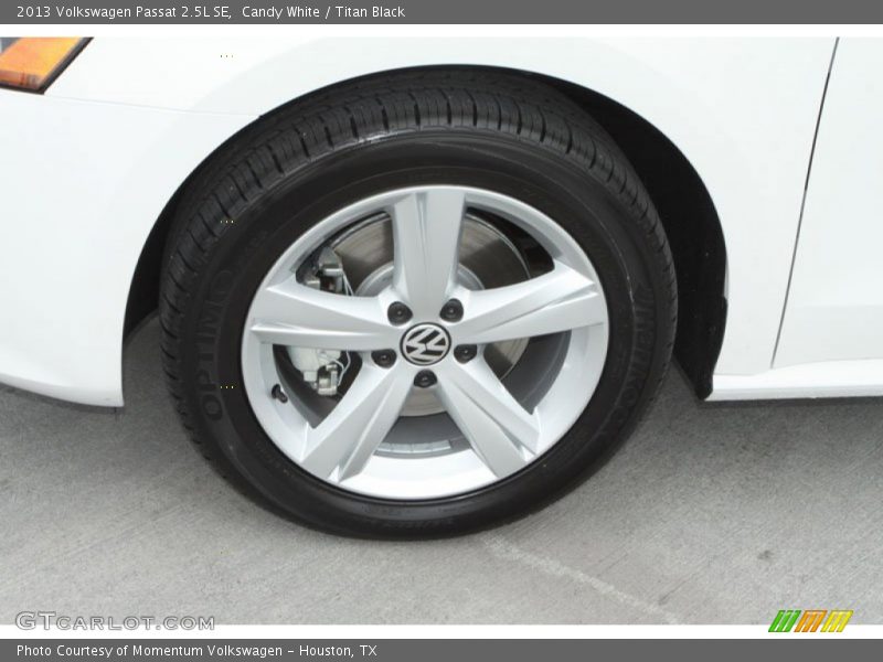 Candy White / Titan Black 2013 Volkswagen Passat 2.5L SE